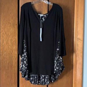 3/4 tee with flowered back
